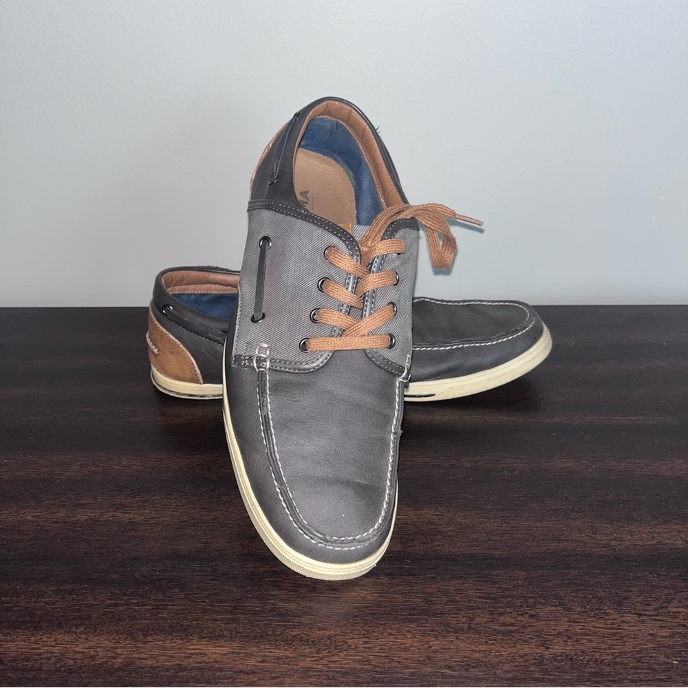 Sonoma Men's Gray  and Tan Boat Shoes
